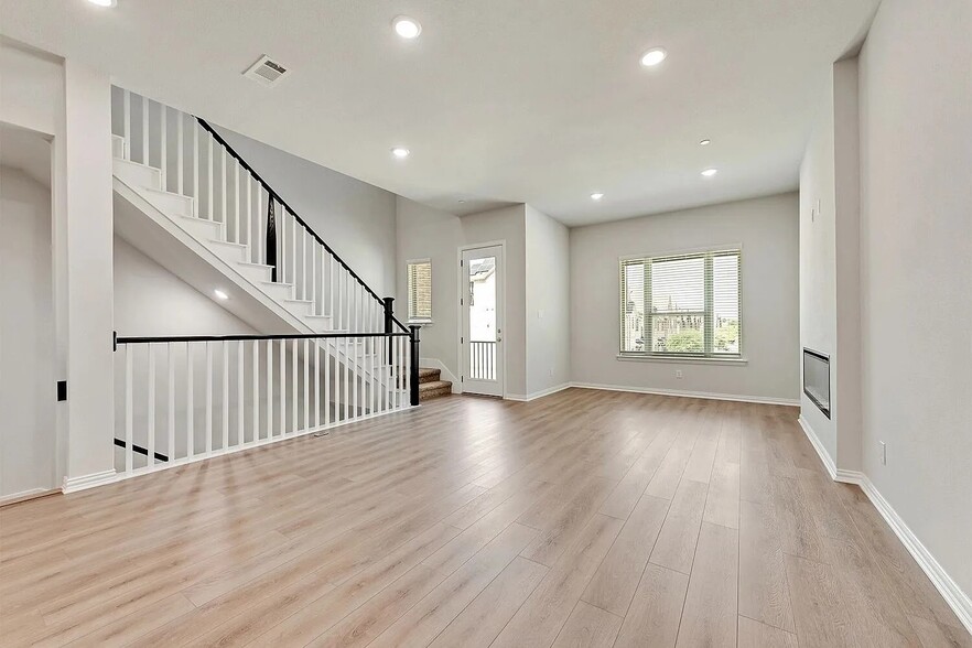Building Photo - 4253 Willow Pond Dr