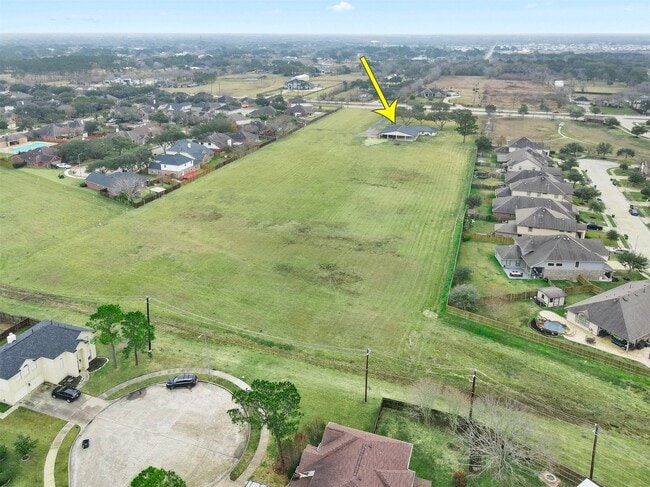 Building Photo - 4002 Dixie Farm Rd