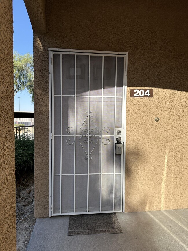 Primary Photo - 2010 Rancho Lake Dr
