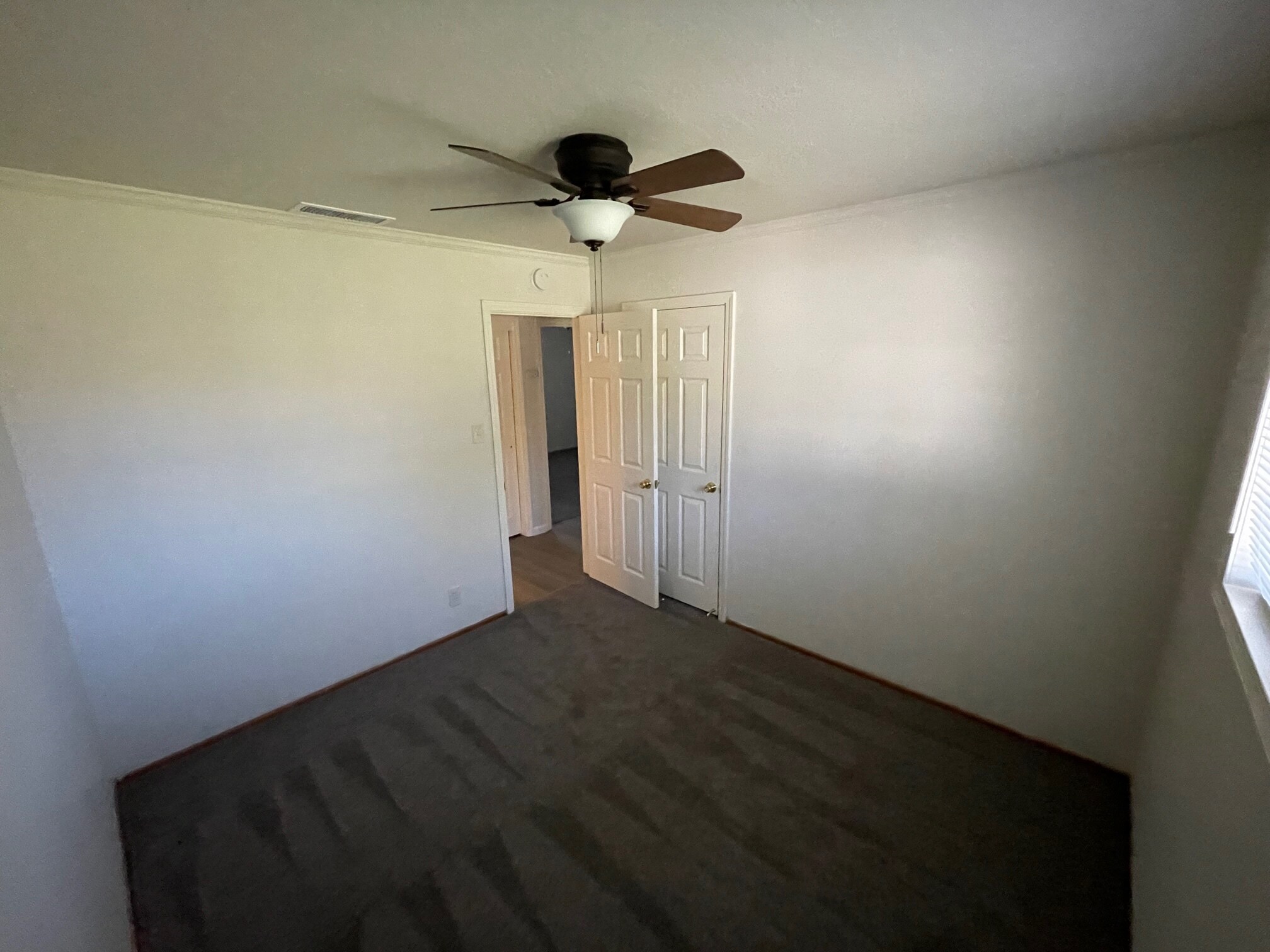 Building Photo - 8572 Oak Ave