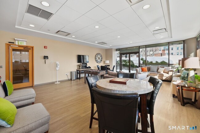 Building Photo - 127 Greyrock Pl