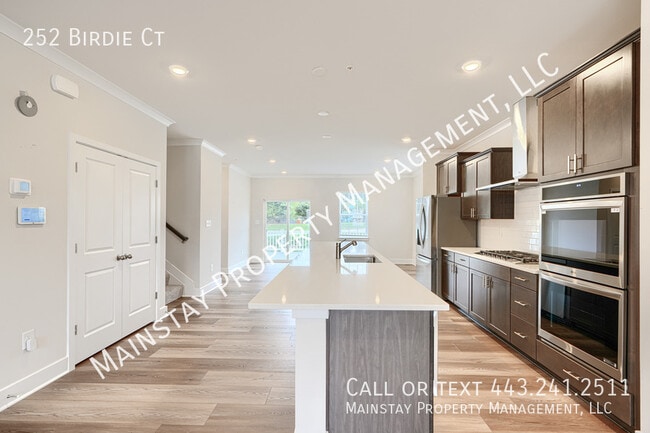 Building Photo - 252 Birdie Ct