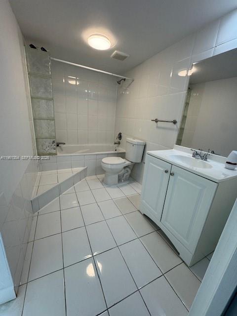 Building Photo - 13701 Kendale Lakes Cir