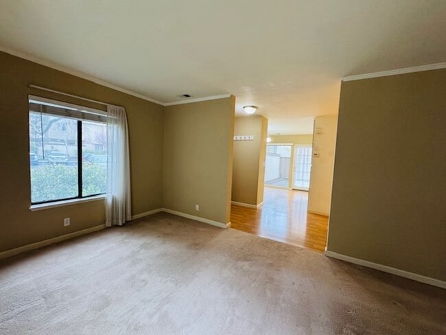 Building Photo - Wonderful 3 bedroom townhome in Main Chance Estates