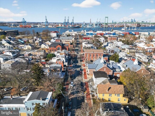 Building Photo - 325 Monmouth St