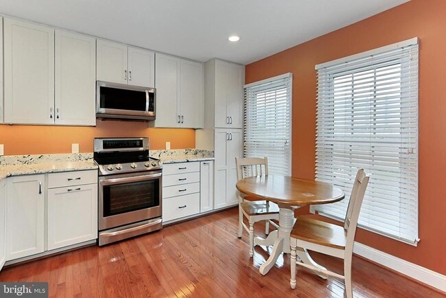 Building Photo - 9630 Sutton Green Ct