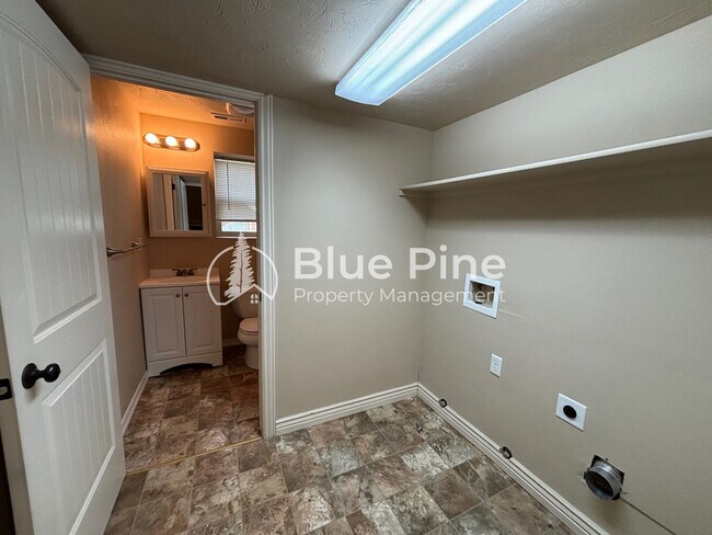 Building Photo - 1207 N Drystone Dr