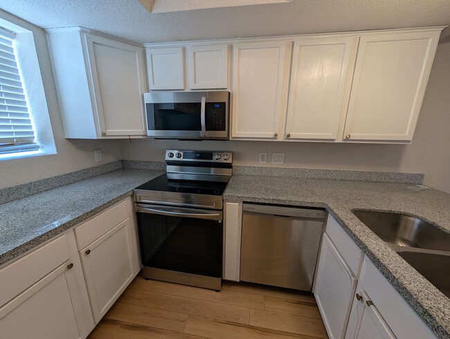 Building Photo - 2 bedroom, 2 Bathroom The Cliffs at North ...