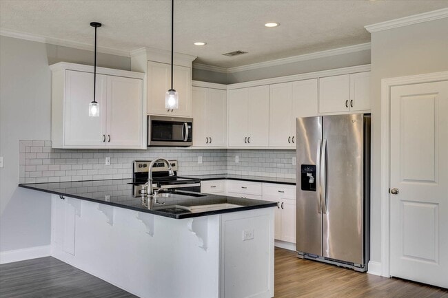 Building Photo - 445 Longmeadow Dr