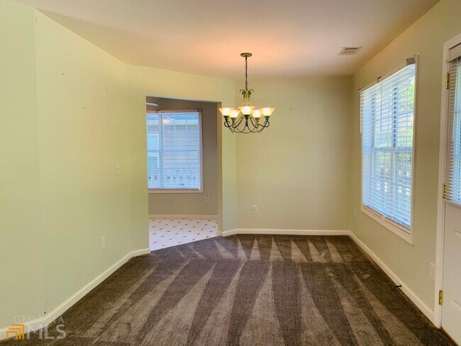 Building Photo - 752 Reeves Lake Dr SW