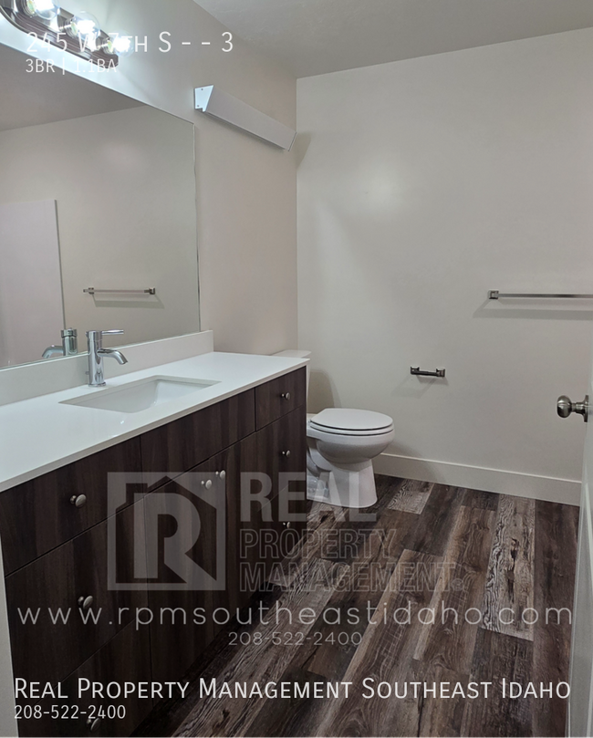 Building Photo - 245 W 7th S