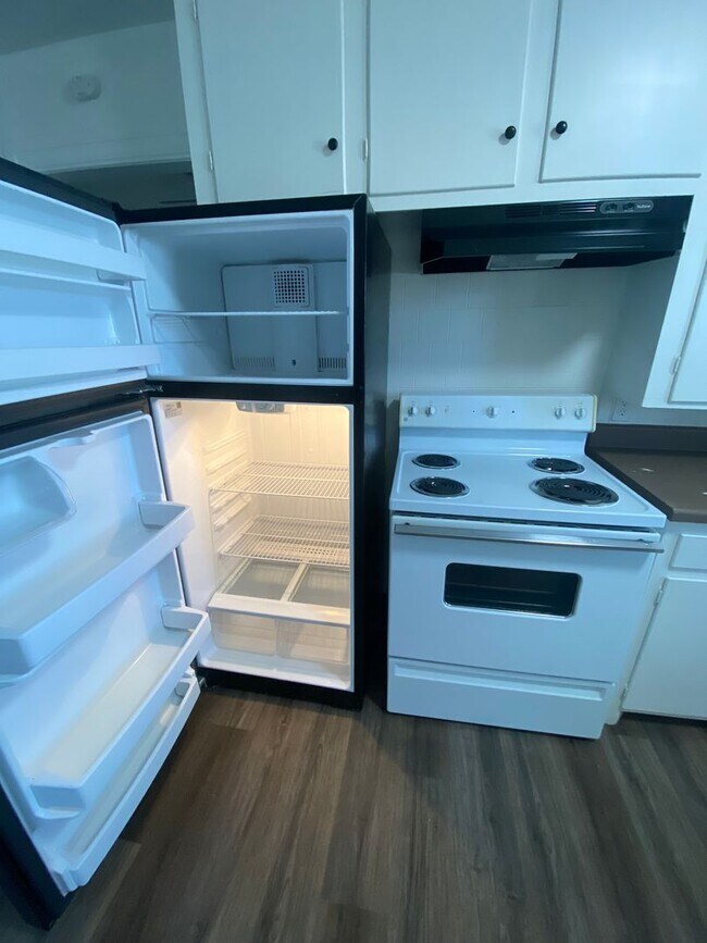 Building Photo - 2 Bed/1 Bath Newly Remodeled Single Family House