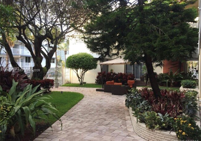 Building Photo - 10210 Collins Ave