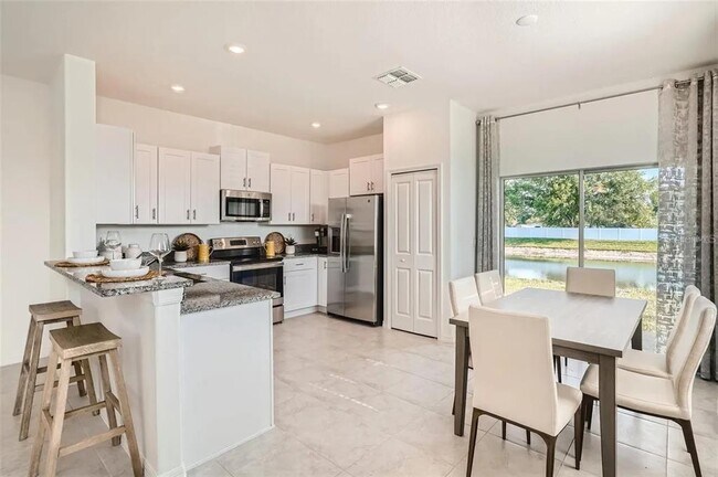 Building Photo - 8347 Crescent Oaks Dr