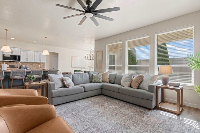 Building Photo - 3173 S Mystic Seaport Ave