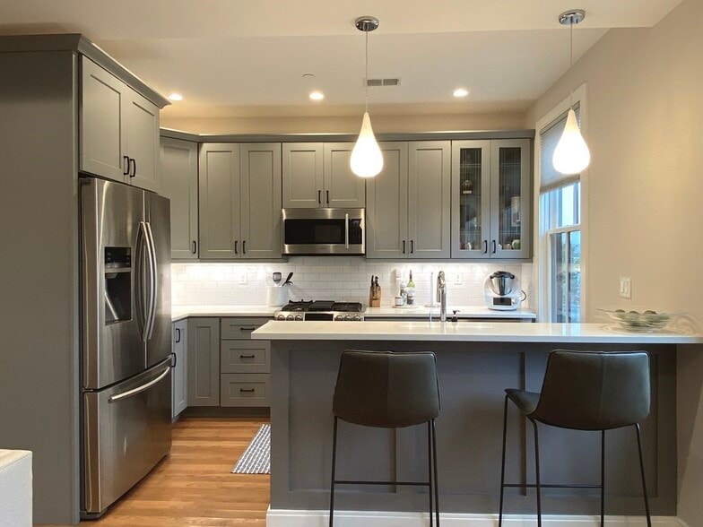 Building Photo - 362 Bunker Hill St