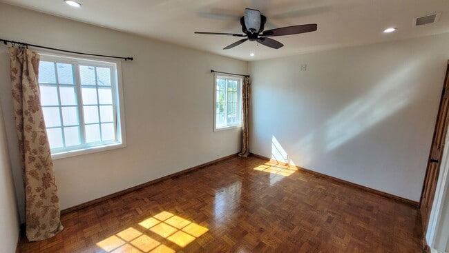 Building Photo - 3 Bed 2 Bath House With Spacious Family Ro...
