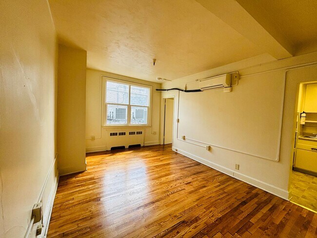 Building Photo - 151 College Ave