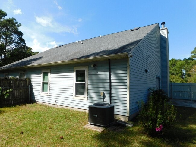 Building Photo - REMODLED