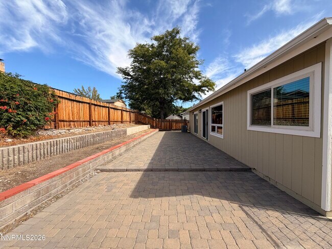 Building Photo - 1076 Palmwood Dr