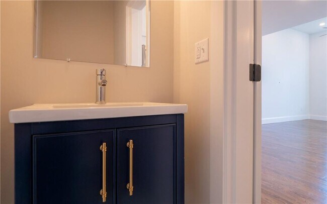 Building Photo - 15 Cranston Ave