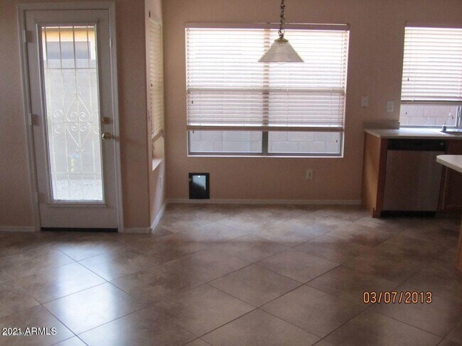 Building Photo - 4318 E Lone Cactus Dr