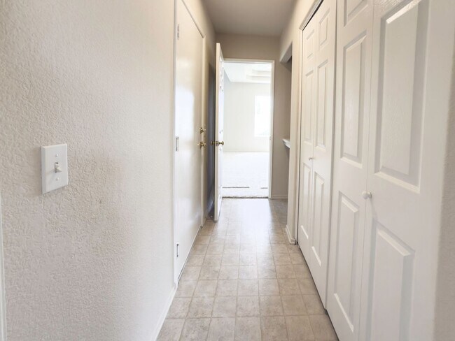Building Photo - RARE 6 BEDROOM HOME FOR RENT IN OPTIMUM LO...