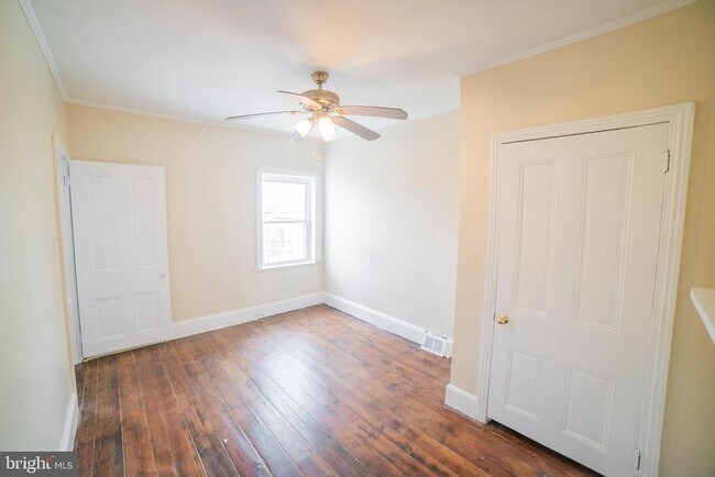 Building Photo - 2427 E Allegheny Ave