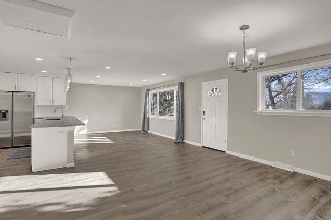 Building Photo - 817 Westmoor Dr