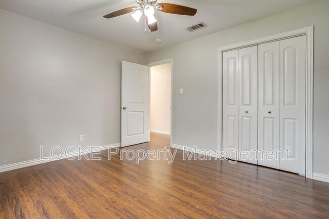 Building Photo - 902 Churchill Rd