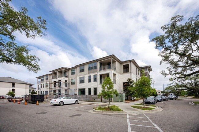 Building Photo - Fully Furnished Condo Near Downtown Ocean Springs