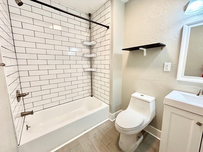 Building Photo - Charming 3 Bedroom Home in Norfolk