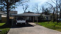 Building Photo - 2206 Silverbonnet St