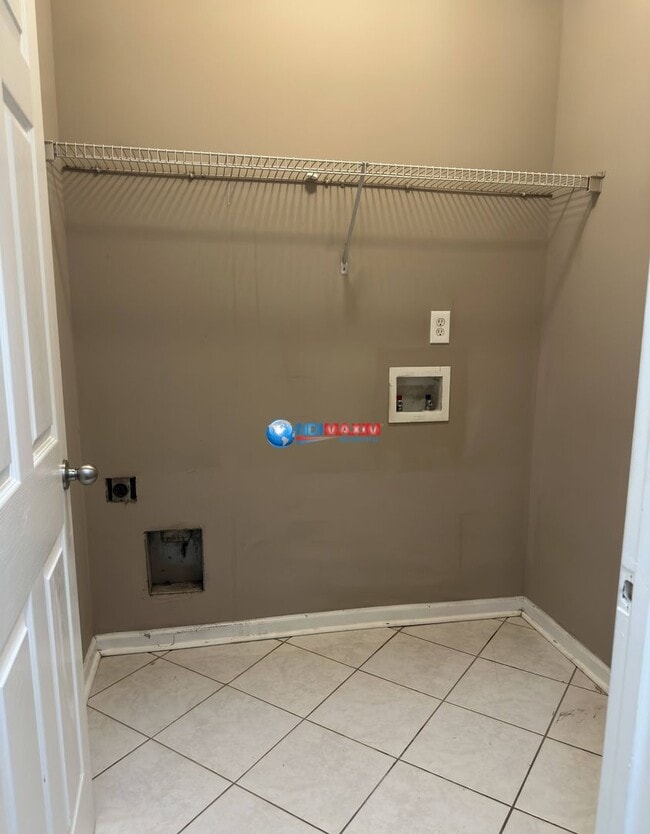 Building Photo - Large 4-bedroom house in the SECKINGER cluster in Buford