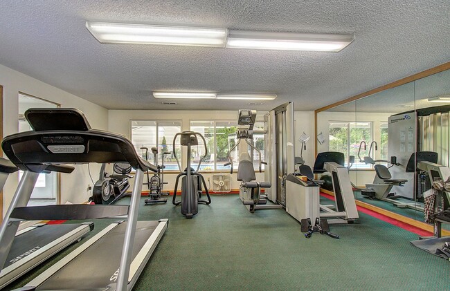 Building Photo - SALMON CREEK ~ WATERS EDGE CONDOS~ LARGE 2 Bd 2.5 Ba!