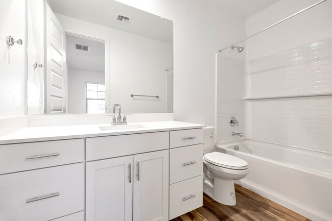 Building Photo - Like New luxurious townhome with 2 Master ...