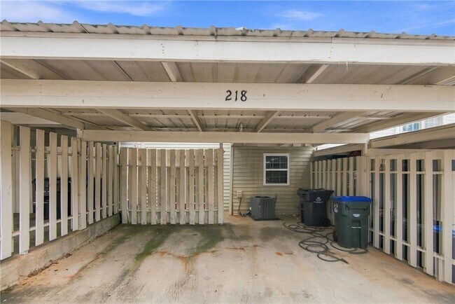 Building Photo - 218 Mill Creek Pl
