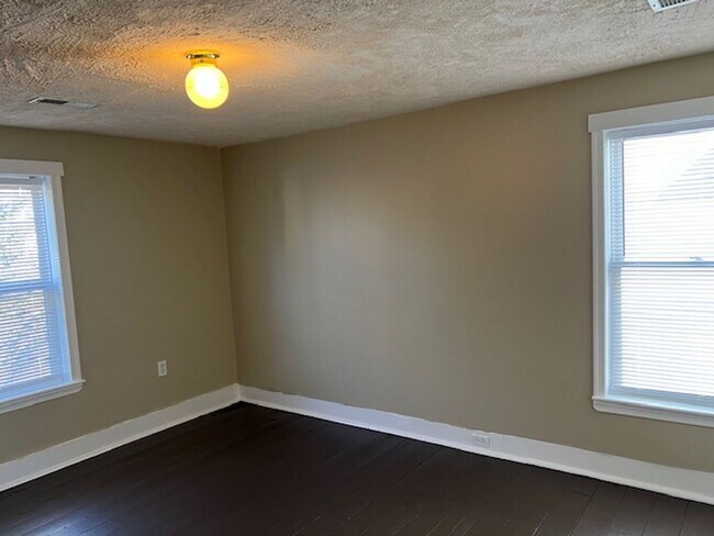 Building Photo - Single Family House in Town