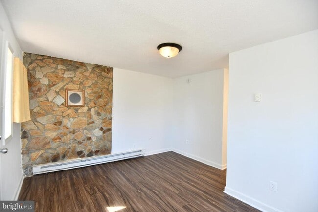 Building Photo - 9001 Yorkshire Ln