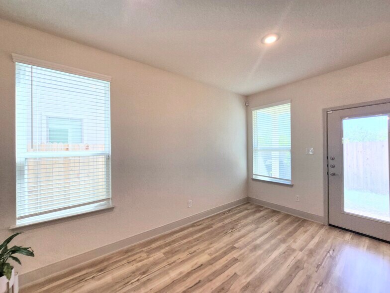 Building Photo - 13522 Tulipwood Nook