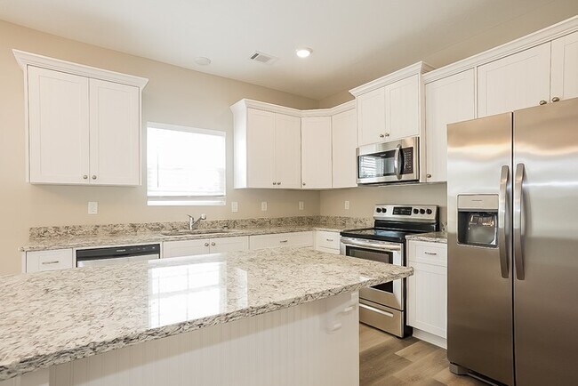 Building Photo - Cozy 4 Bedroom Home in Thomson, GA