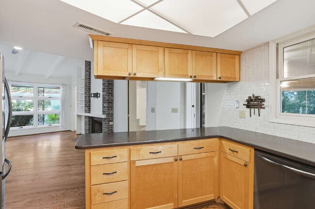 Building Photo - 815 Farm Quarter Rd