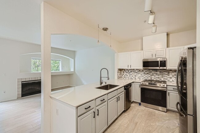 Building Photo - Gorgeous 3 Bed 2.5 Bath Condo @ The Desira...
