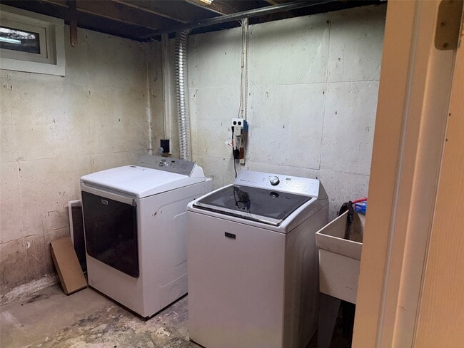 Building Photo - 17 Dover Dr