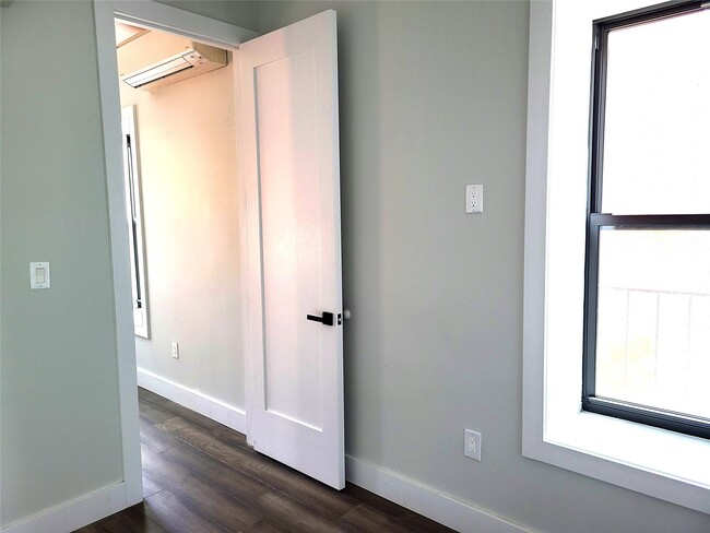 Building Photo - 239 Lenox Ave