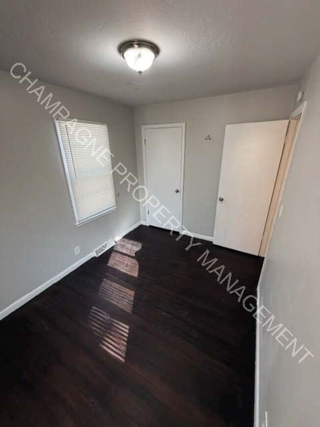 Building Photo - 615/617 Deweese St