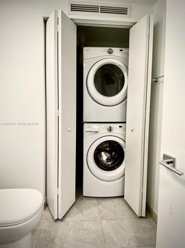 Building Photo - 488 NE 18th St