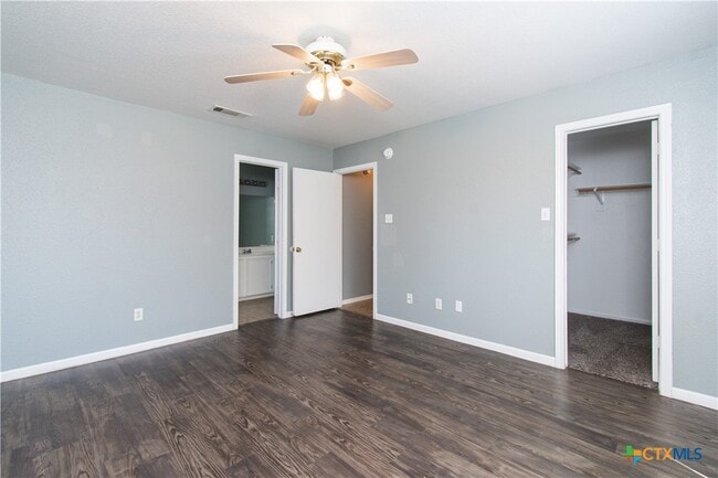 Building Photo - 3808 Sunflower Dr