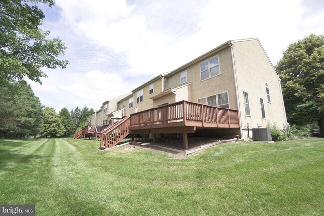 Building Photo - 75 Chadwick Cir