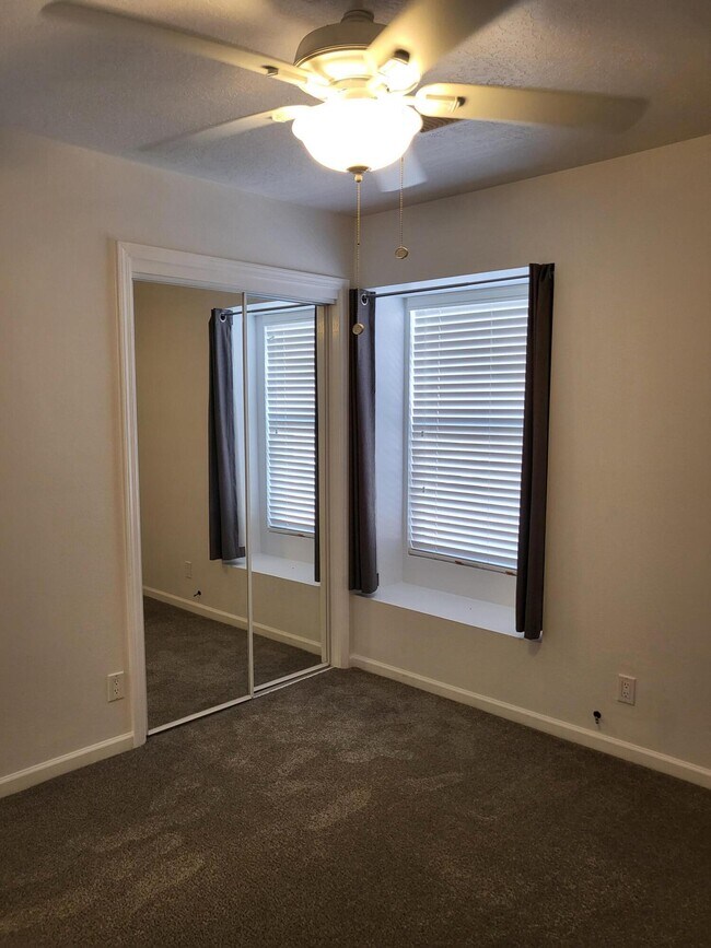 Building Photo - 1724 Powder River Dr NE